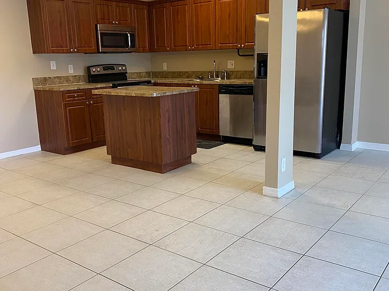 4302 Woodstock Dr #B — Photo 5