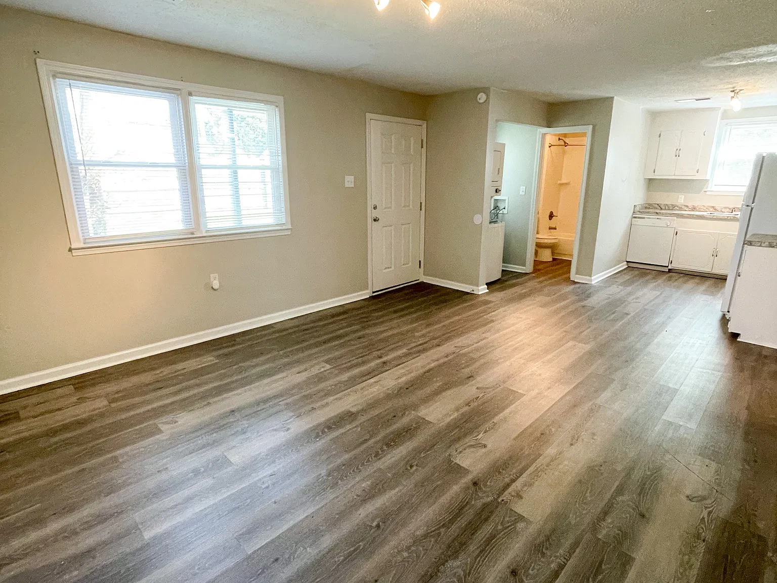 **50% off 1st months rent**Downtown living with great location! *Accepts Housing Voucher* — Photo 3