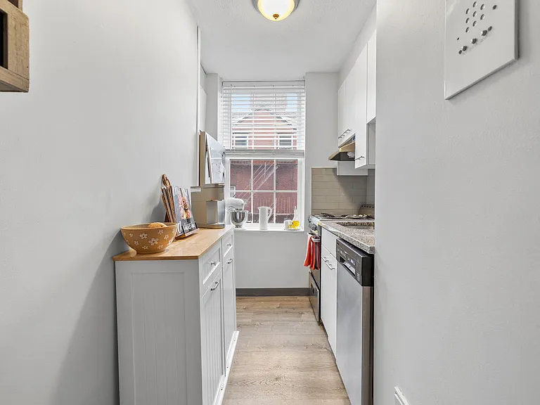12 Parmenter St #4F — Photo 5