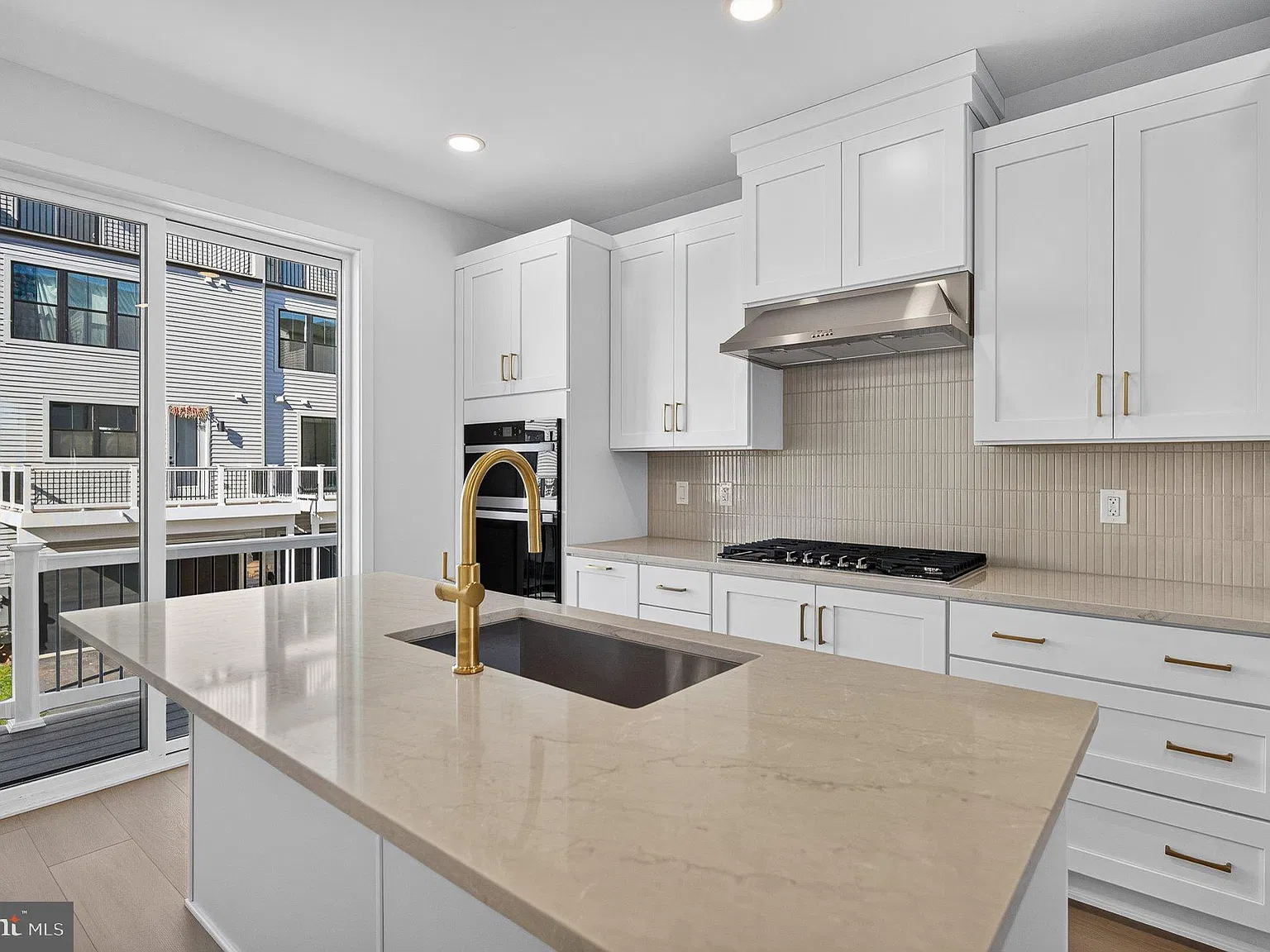 3 bed, 4.0 bath, 1776 sqft, $3,350 — Photo 4