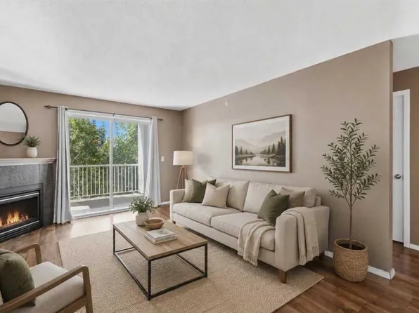10 NW Prestwick Bay SE #3408, Calgary, AB T2Z 0B3