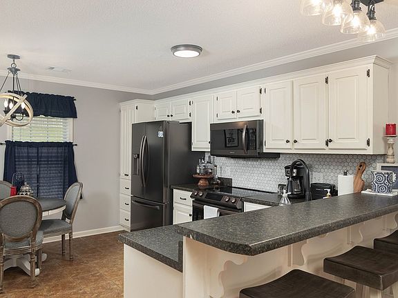 5th image of 304 River Run Rd