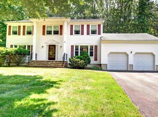 15 Canvasback Rd, Manalapan, NJ 07726