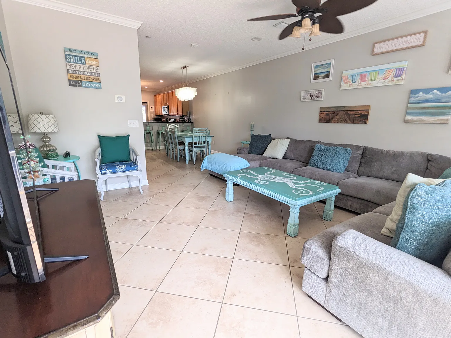 3 bed, 3.5 bath, 1699 sqft, $4,200 — Photo 3