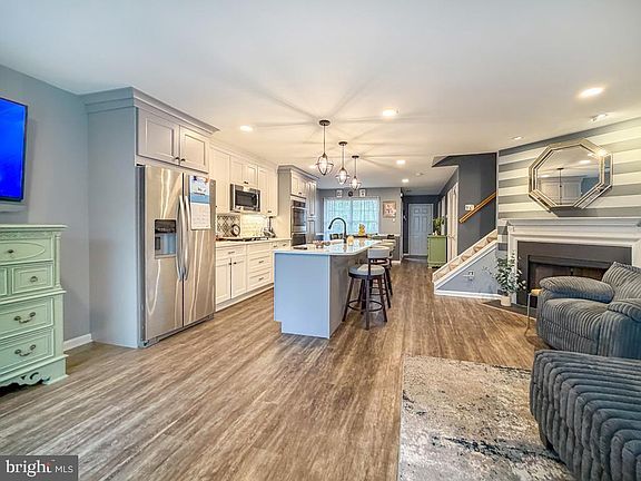 3rd image of 2203 Waterford Rd