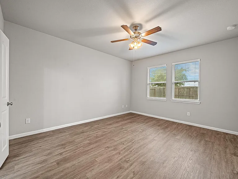 13826 Andover Park Dr — Photo 18