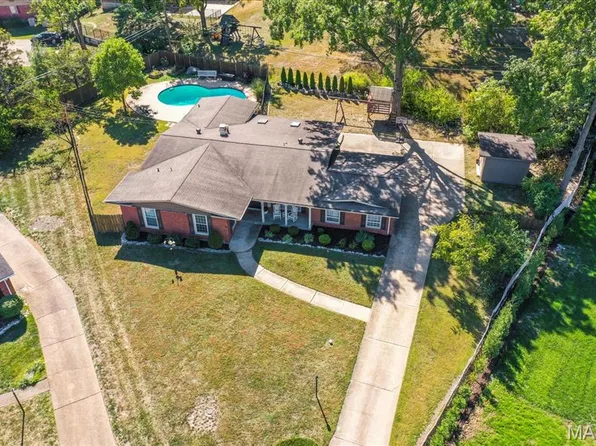 833 Twosome Ct, Ballwin, MO 63011