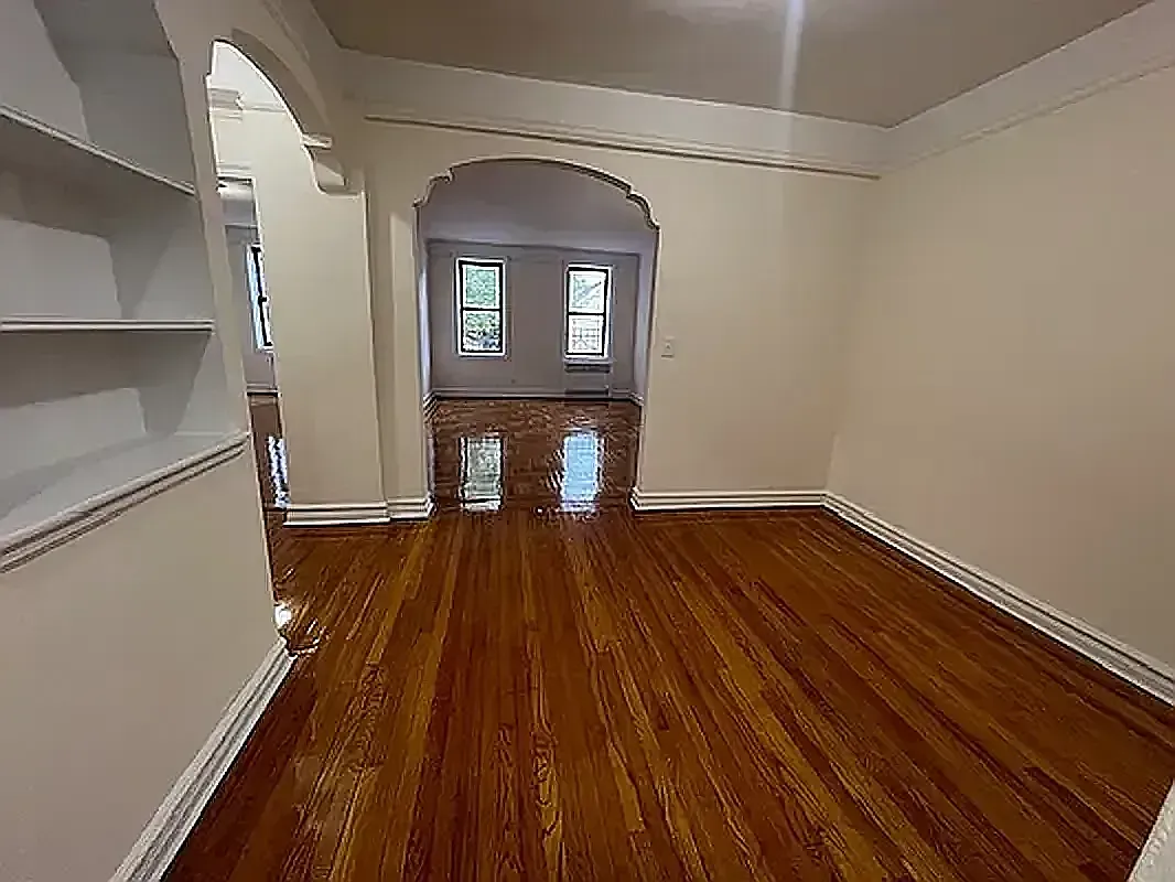 1001 Avenue H — Photo 2
