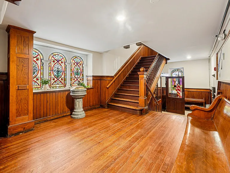 Bethany — Photo 13