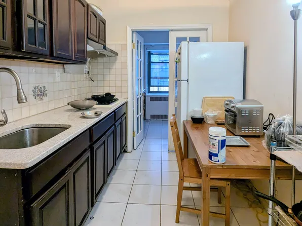 83-06 Vietor Avenue image 8 of 14