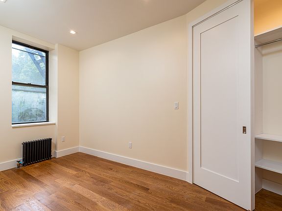 5th image of 941 Washington Ave #404