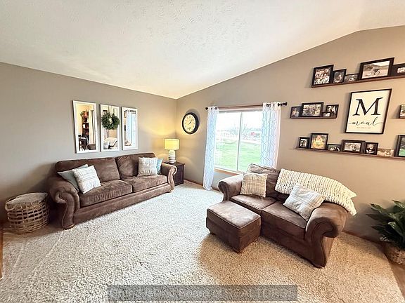 4th image of 4720 Tara Ct