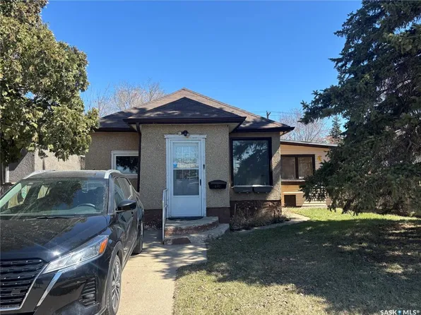 906 WELDON AVENUE, Saskatoon, SK S7M 2V6