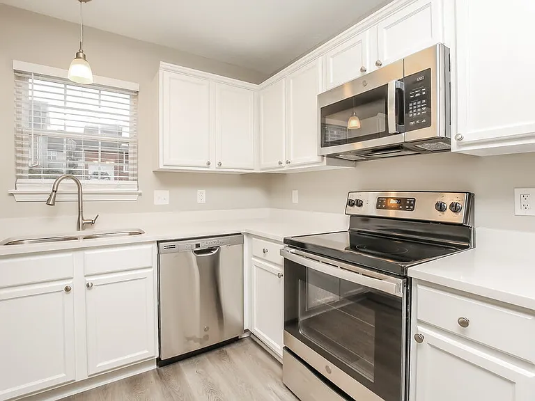 1103 Phelissa Dr — Photo 8