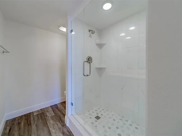 100 Oakmont Ln #504 — Photo 27