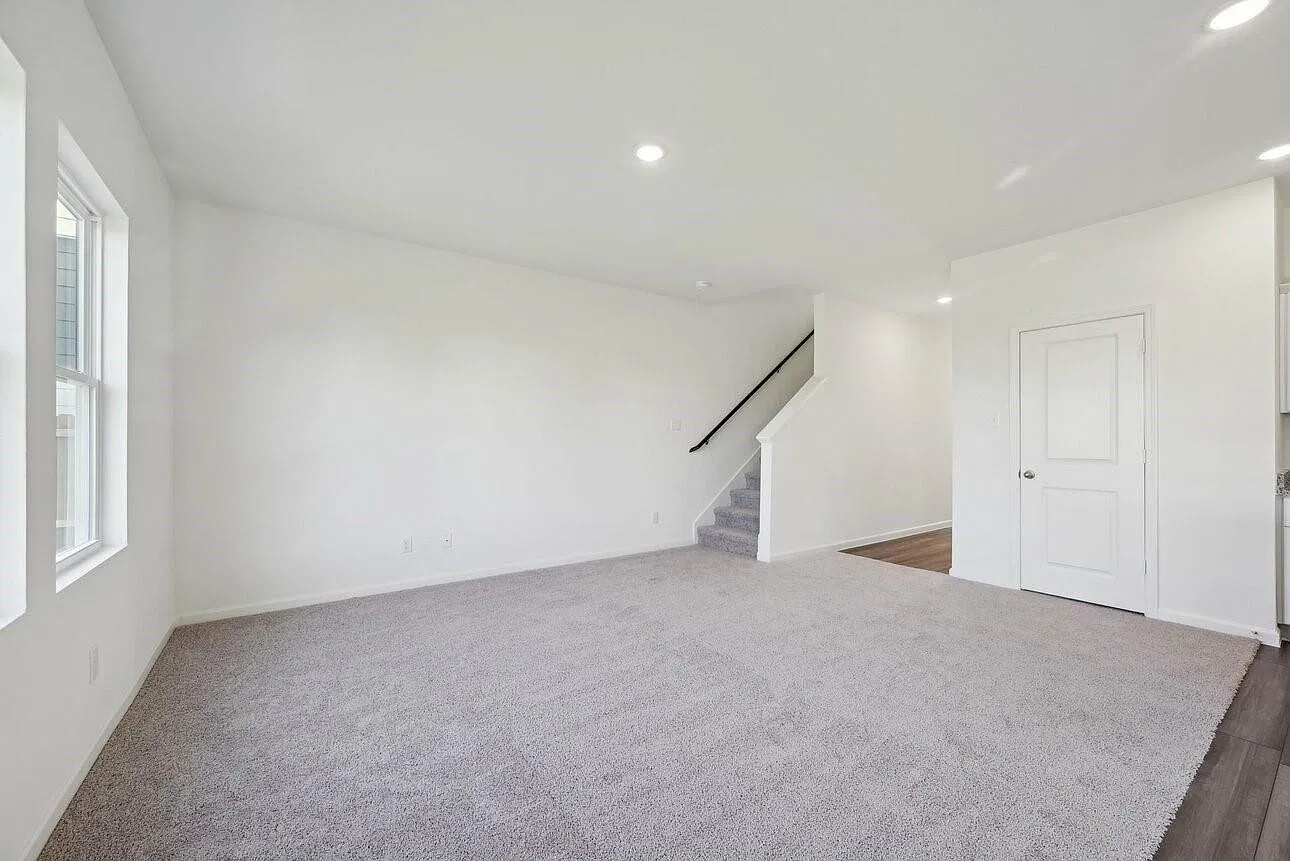 3 bed, 2.5 bath, 1998 sqft, $2,200 — Photo 3