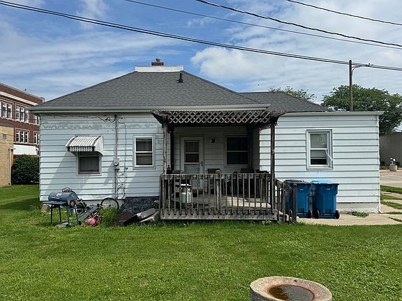 2nd image of 103 W Walnut St