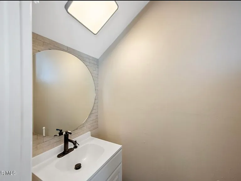 593 Benson Way — Photo 6