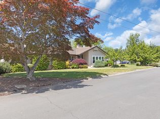 414 W Elizabeth St, Roseburg, OR 97471