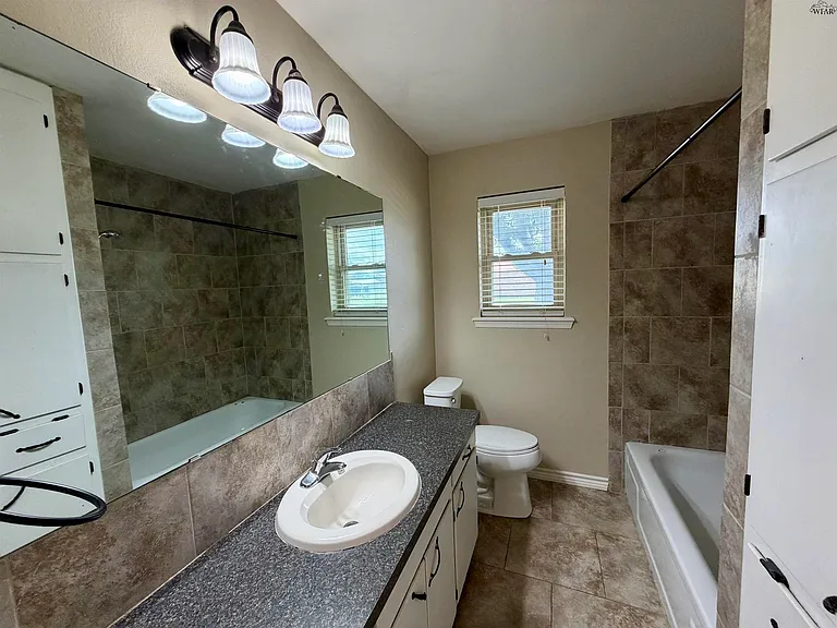 5201 Tower Dr — Photo 11
