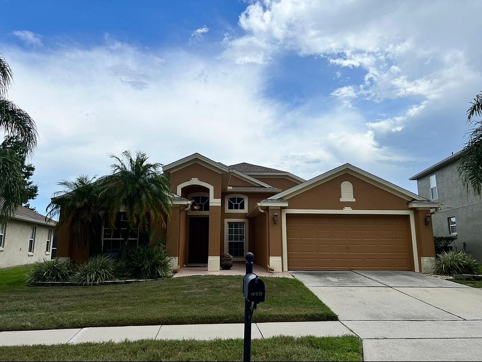 Exterior, 2 Car Garage
