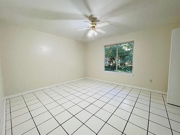 4th image of 1012 Redbud Ave