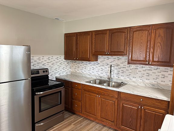 3rd image of 5957 Dudley St