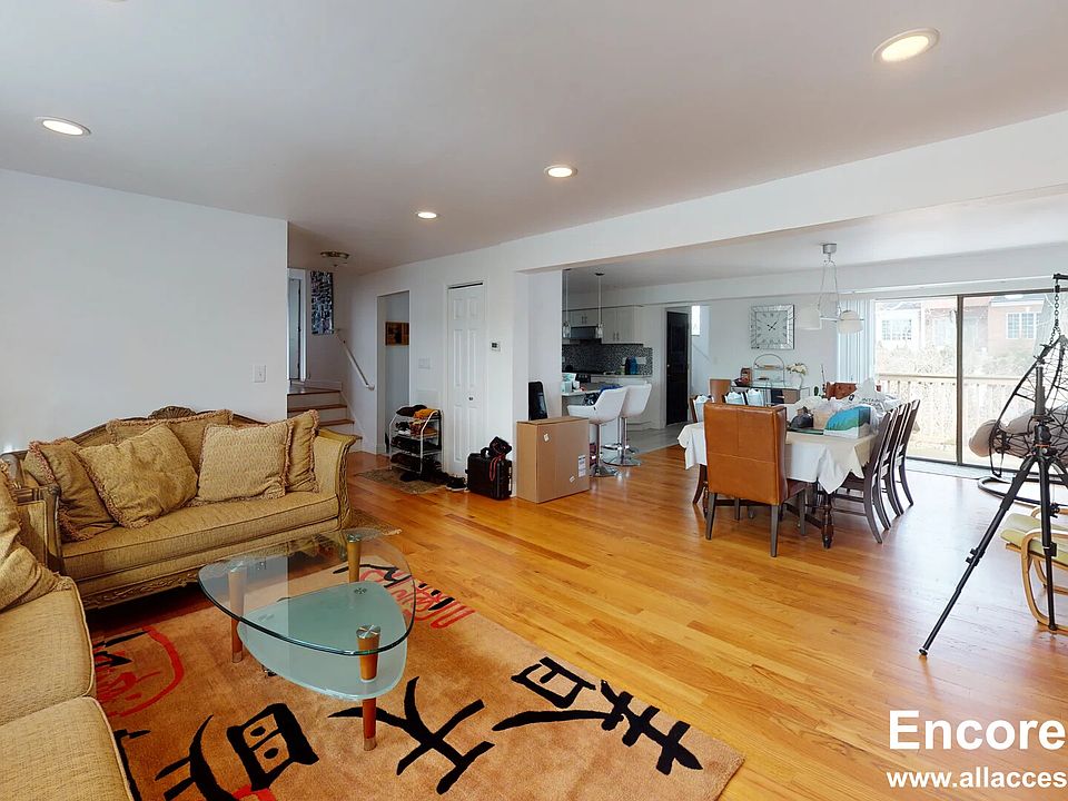 1st image of 22-24 Broadlawn Park #1