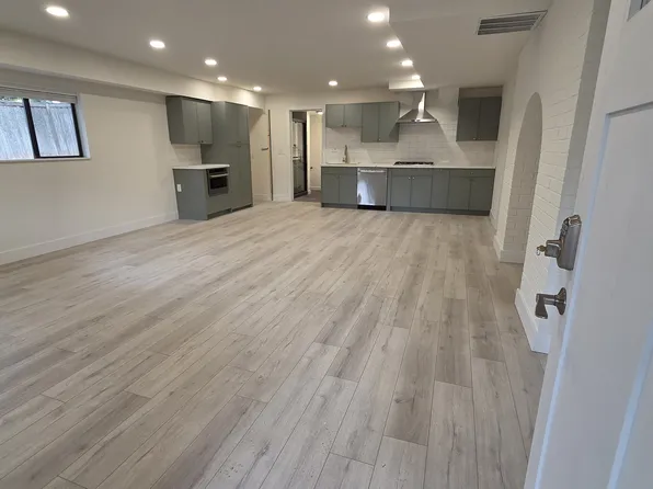 18654 NE 55th St #101, Redmond, WA 98052