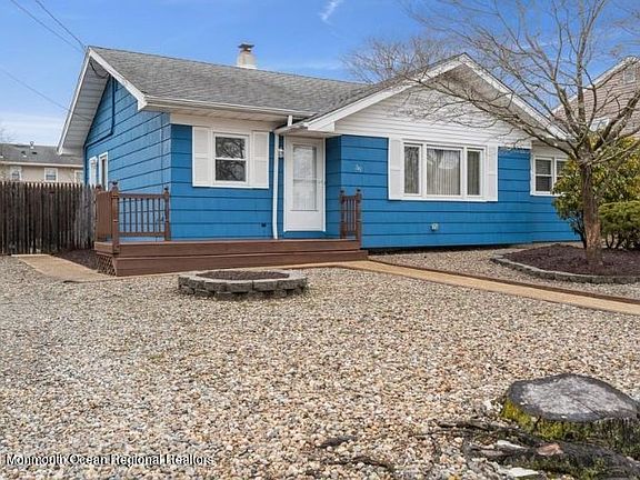4th image of 30 Pine Brook Dr