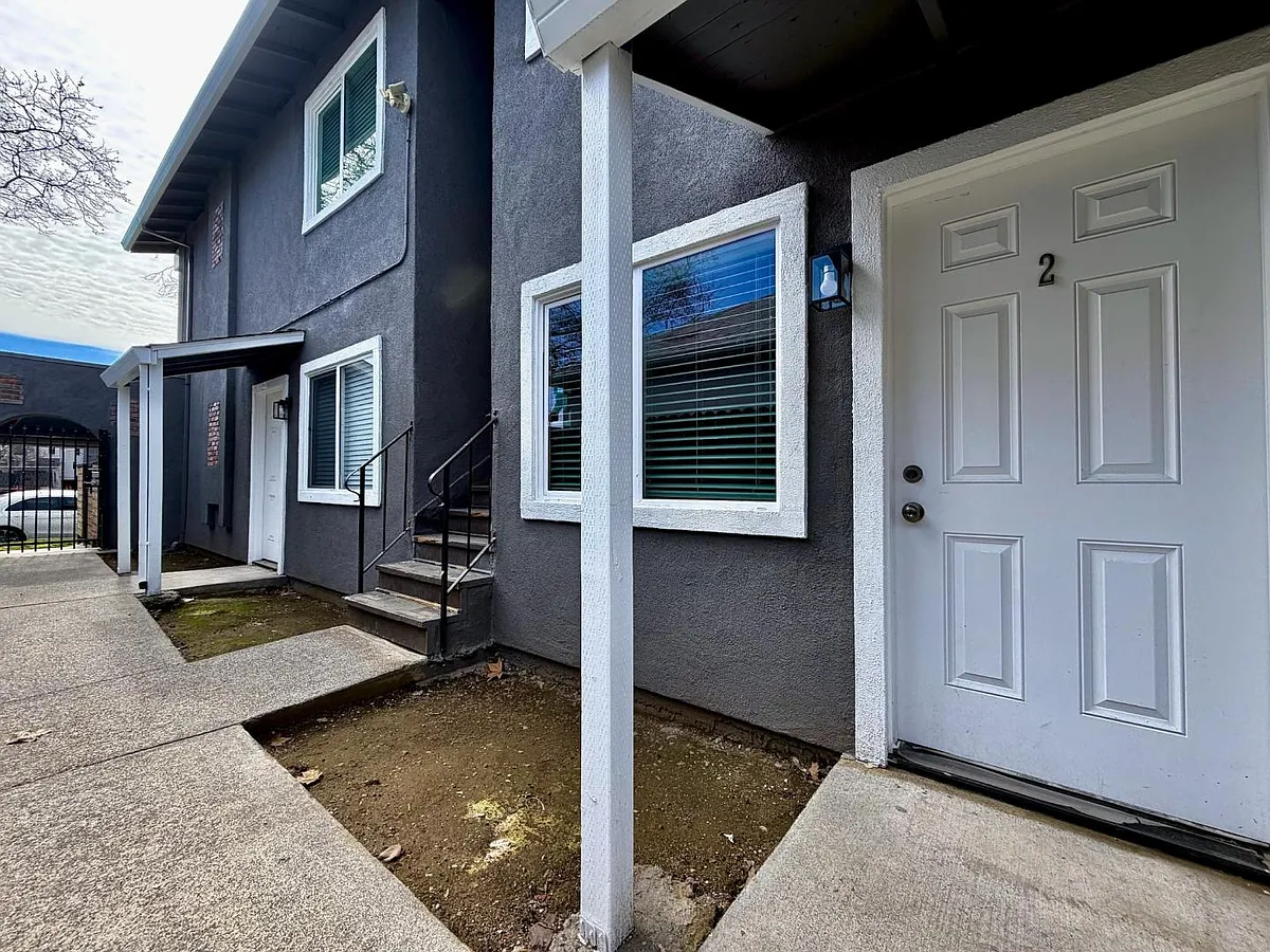 Unit Photo - 1819 W St #2