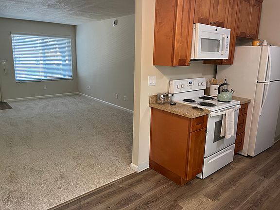 3rd image of 7424 Rainbow Dr APT 3