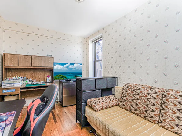 2140 Knapp Street image 17 of 25