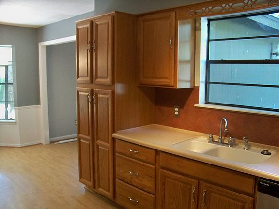 Eat-in Kitchen