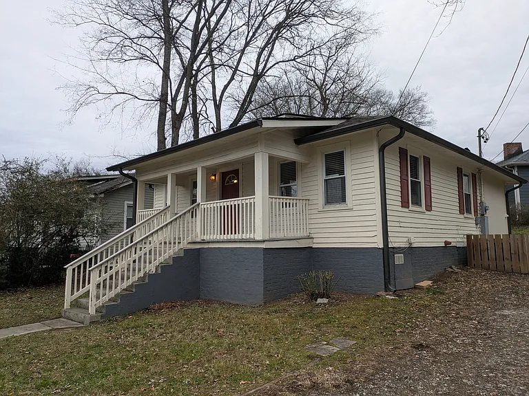 2708 Scottish Pike — Photo 1
