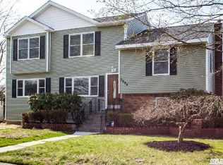 3094 Broad St, Wantagh, NY 11793