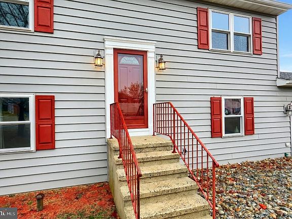 4th image of 2228 Heather Rd