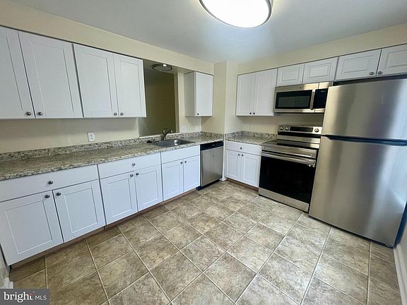 3rd image of 21 Mahogany Dr