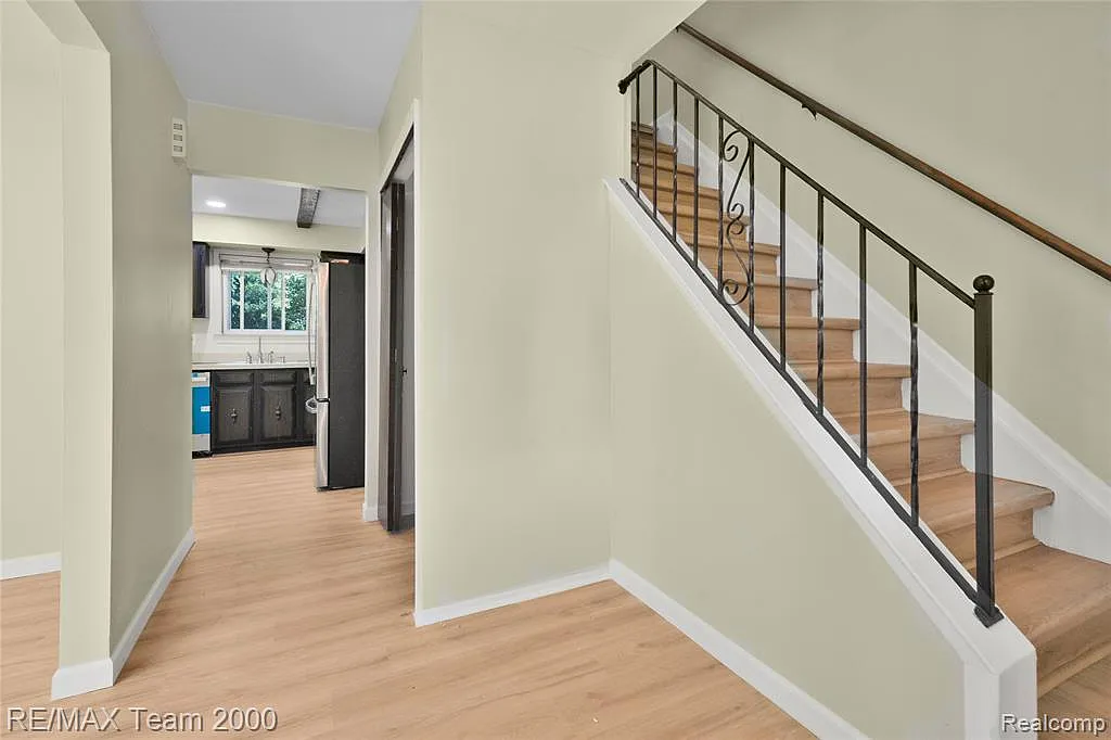 3 bed, 1.5 bath, 1642 sqft, $2,575 — Photo 4