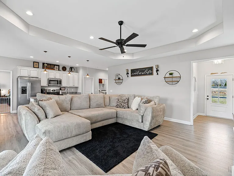 1819 Lexington Ave — Photo 5