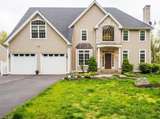 6 Romano Ct, Farmington, CT 06032