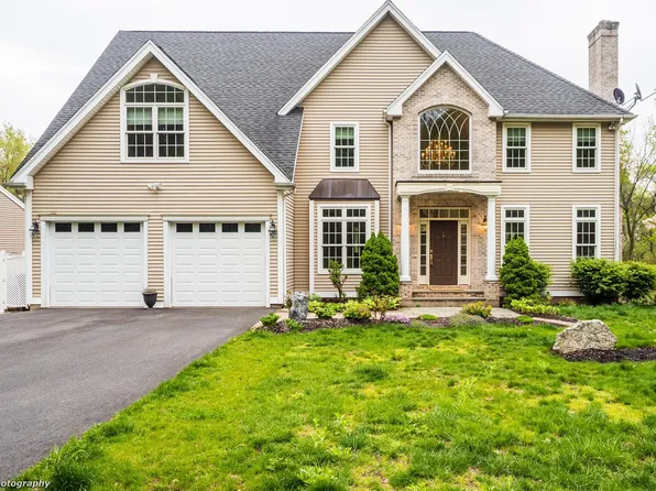 6 Romano Ct, Farmington, CT 06032