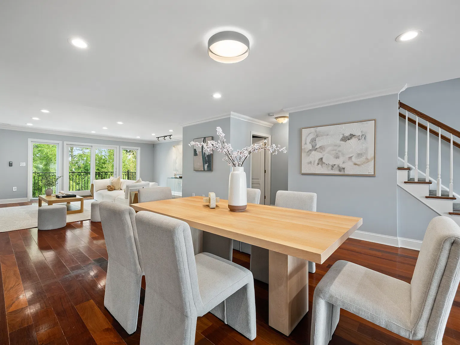 4 bed, 2800 sqft, $5,600 — Photo 3