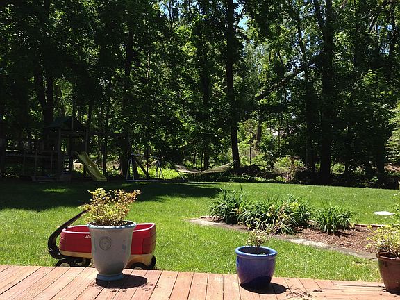4th image of 15 Lewis Dr