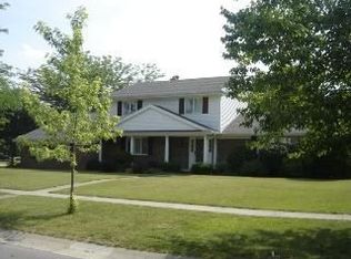 695 Oak Knoll Dr, Perrysburg, OH 43551