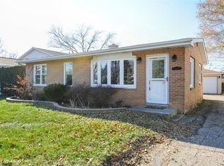 1318 Brentwood Dr, Round Lake Beach, IL 60073