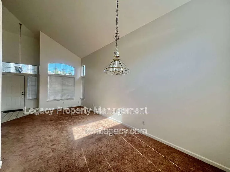 2750 Parkview Ter — Photo 4