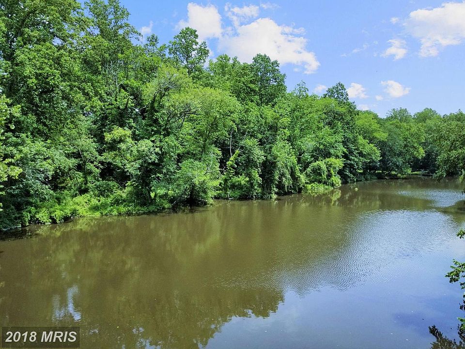 2nd image of River Ln