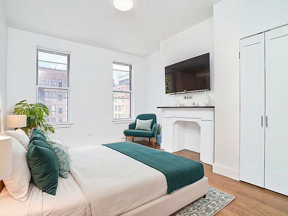 3rd image of 352 McGuinness Blvd APT 3L