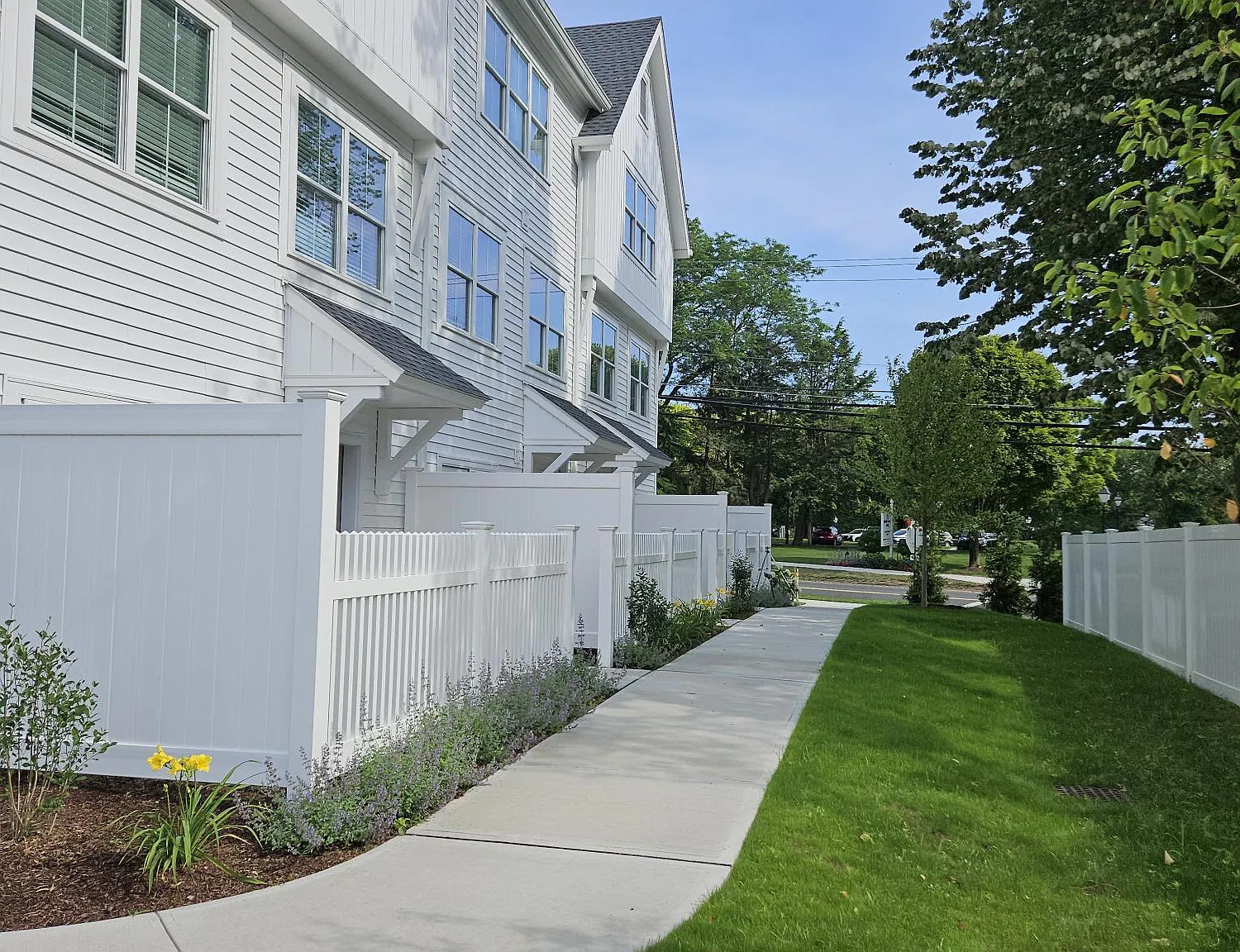 3 bed, 1776 sqft, $5,355 — Photo 1